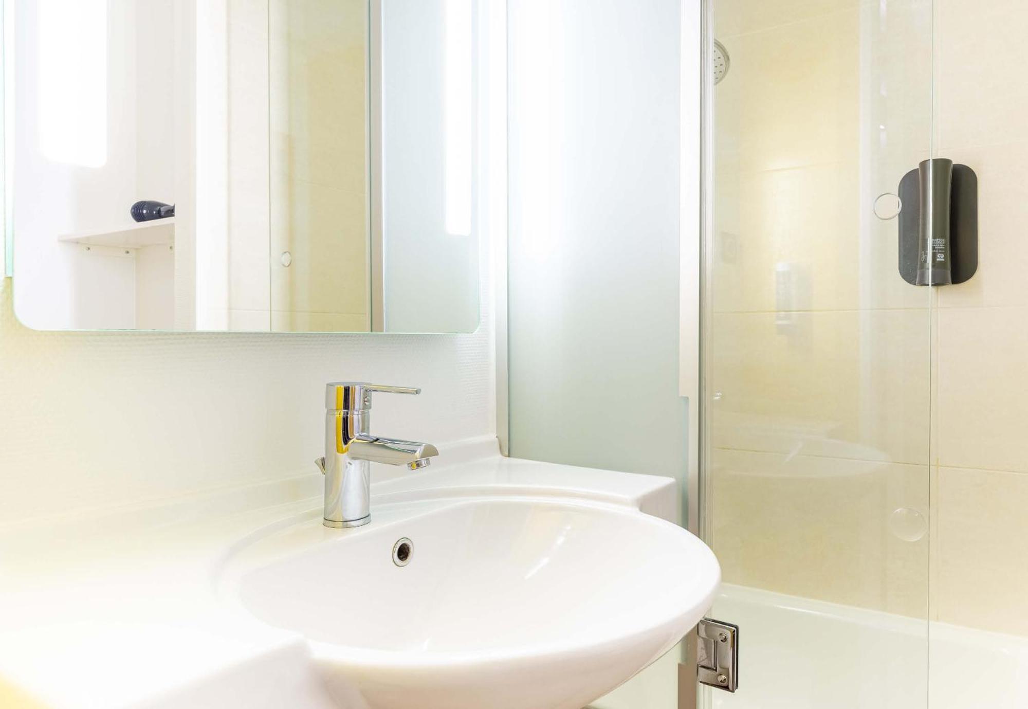B&B Hotel Nantes Aeroport Bouguenais Ngoại thất bức ảnh